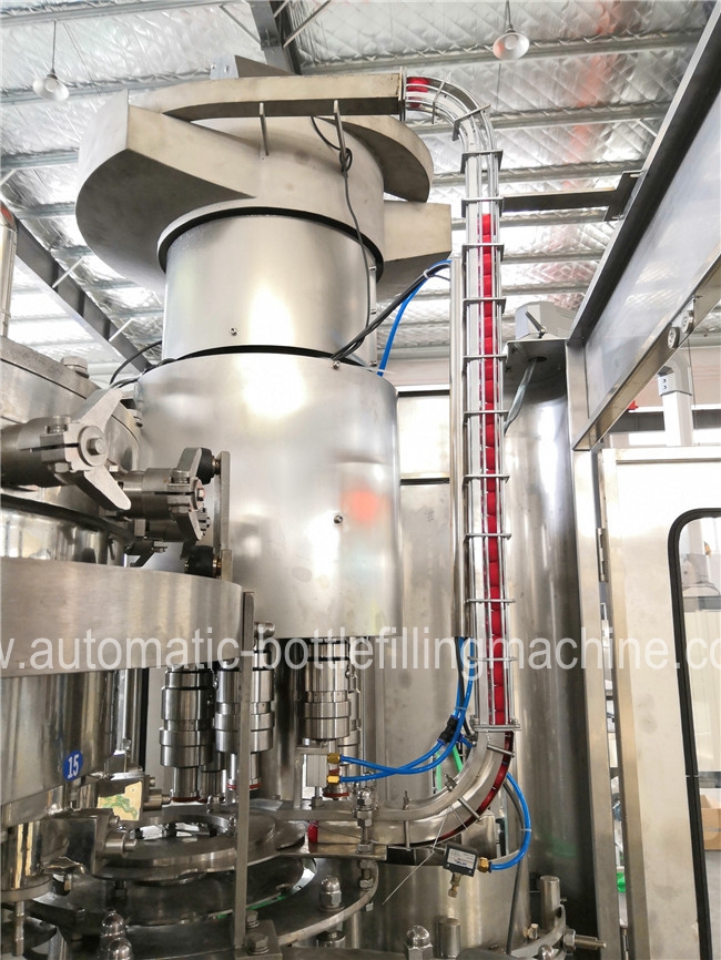 La bevanda ha carbonatato la macchina di rifornimento della bevanda/bibita che fa la linea di produzione delle macchine 2