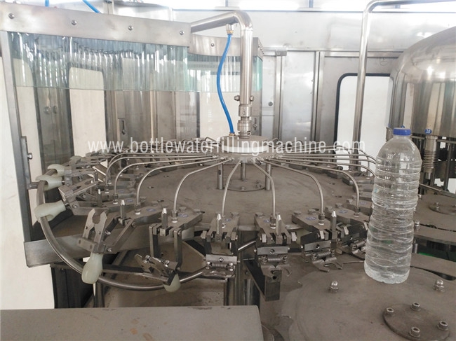 Imbottigliatrice dell'acqua di controllo dello SpA HMI per la dimensione della bottiglia 250-2000ml 1